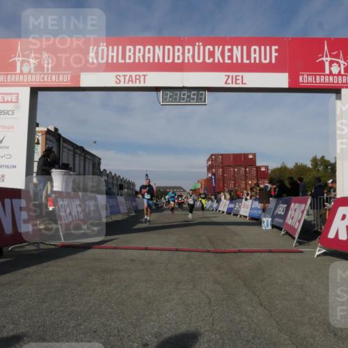 03.10.2025 - Köhlbrandbrückenlauf Matties Gatica Varas http://msf.ph/oto/9168912 03.10.2025 10:19:58 Ziel 1479, 1503, 1547, 1585, 1743, 1861, 1917, 2243, 2674, 3529, 3796, 3840 meine-sportfotos.de