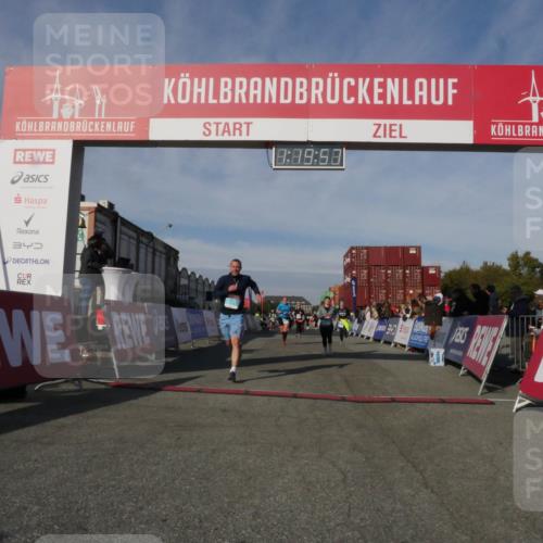 03.10.2025 - Köhlbrandbrückenlauf Matties Gatica Varas http://msf.ph/oto/9168914 03.10.2025 10:19:59 Ziel 1479, 1503, 1547, 1585, 1743, 1811, 1861, 1917, 2051, 2243, 2674, 3529, 3770, 3796, 3840 meine-sportfotos.de