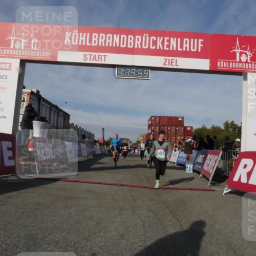03.10.2025 - Köhlbrandbrückenlauf Matties Gatica Varas http://msf.ph/oto/9168917 03.10.2025 10:20:01 Ziel 1479, 1503, 1547, 1585, 1743, 1811, 1861, 1917, 2051, 2243, 2674, 3529, 3770, 3840 meine-sportfotos.de