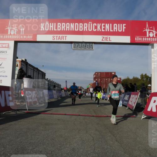 03.10.2025 - Köhlbrandbrückenlauf Matties Gatica Varas http://msf.ph/oto/9168918 03.10.2025 10:20:02 Ziel 1282, 1503, 1547, 1585, 1672, 1743, 1795, 1811, 1861, 1917, 2051, 2243, 2674, 3529, 3770, 3840 meine-sportfotos.de