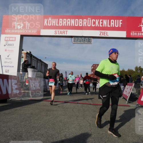 03.10.2025 - Köhlbrandbrückenlauf Matties Gatica Varas http://msf.ph/oto/9168933 03.10.2025 10:20:09 Ziel 1282, 1503, 1585, 1593, 1672, 1795, 1811, 1861, 2051, 2055, 3407, 3417, 3697, 3736, 3770, 3840 meine-sportfotos.de