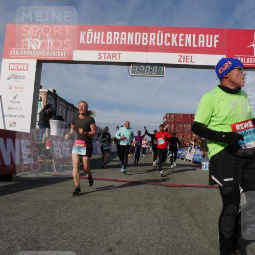 03.10.2025 - Köhlbrandbrückenlauf Matties Gatica Varas http://msf.ph/oto/9168934 03.10.2025 10:20:09 Ziel 1282, 1503, 1585, 1593, 1672, 1795, 1811, 1861, 2051, 2055, 3407, 3417, 3697, 3736, 3770, 3840 meine-sportfotos.de