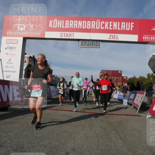 03.10.2025 - Köhlbrandbrückenlauf Matties Gatica Varas http://msf.ph/oto/9168935 03.10.2025 10:20:10 Ziel 1282, 1503, 1585, 1593, 1672, 1795, 1811, 1861, 2051, 2055, 3407, 3417, 3697, 3736, 3770, 3840 meine-sportfotos.de