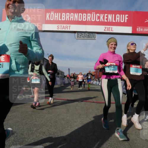 03.10.2025 - Köhlbrandbrückenlauf Matties Gatica Varas http://msf.ph/oto/9168939 03.10.2025 10:20:12 Ziel 1282, 1593, 1672, 1795, 2055, 3407, 3417, 3697, 3736 meine-sportfotos.de