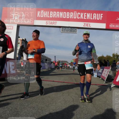 03.10.2025 - Köhlbrandbrückenlauf Matties Gatica Varas http://msf.ph/oto/9168950 03.10.2025 10:20:17 Ziel 1737, 1746, 2018, 2055, 2854, 2855, 2916, 2918, 3417, 3697 meine-sportfotos.de