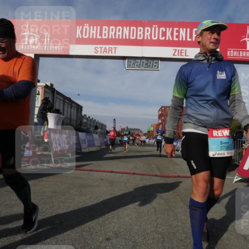 03.10.2025 - Köhlbrandbrückenlauf Matties Gatica Varas http://msf.ph/oto/9168952 03.10.2025 10:20:18 Ziel 1737, 1746, 2018, 2055, 2854, 2855, 2916, 2918, 3382, 3417, 3697 meine-sportfotos.de
