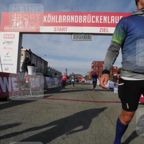 03.10.2025 - Köhlbrandbrückenlauf Matties Gatica Varas http://msf.ph/oto/9168953 03.10.2025 10:20:19 Ziel 1576, 1737, 1746, 2018, 2055, 2854, 2855, 2916, 2918, 3382, 3417, 3697 meine-sportfotos.de