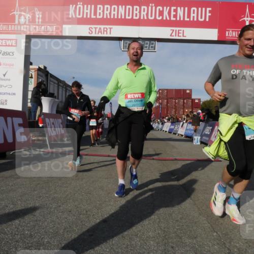03.10.2025 - Köhlbrandbrückenlauf Matties Gatica Varas http://msf.ph/oto/9168984 03.10.2025 10:20:34 Ziel 1051, 1538, 1615, 1650, 1651, 1692, 1804, 1911, 1912, 2424, 2460, 2617, 3635, 3669 meine-sportfotos.de
