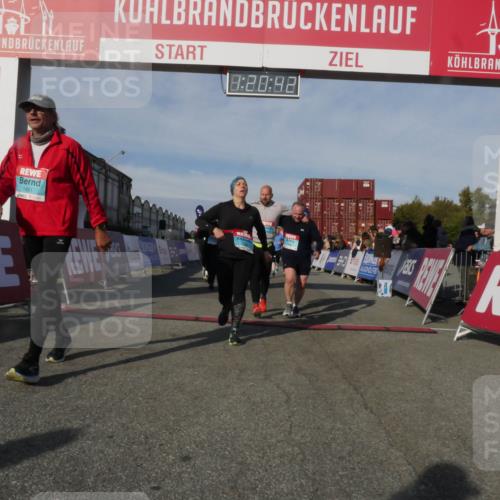03.10.2025 - Köhlbrandbrückenlauf Matties Gatica Varas http://msf.ph/oto/9169002 03.10.2025 10:20:44 Ziel 1051, 1664, 2023, 2424, 2460, 2617, 3562, 3636, 3783 meine-sportfotos.de