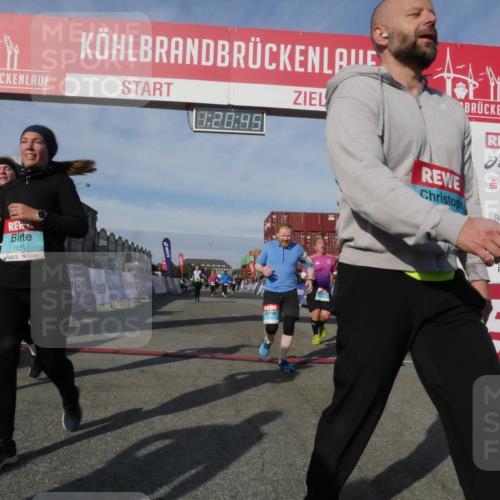 03.10.2025 - Köhlbrandbrückenlauf Matties Gatica Varas http://msf.ph/oto/9169009 03.10.2025 10:20:47 Ziel 1561, 1618, 1664, 1971, 2023, 3562, 3636, 3783 meine-sportfotos.de