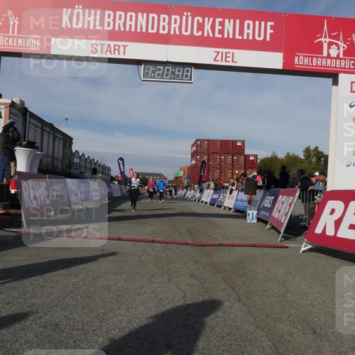 03.10.2025 - Köhlbrandbrückenlauf Matties Gatica Varas http://msf.ph/oto/9169014 03.10.2025 10:20:49 Ziel 1561, 1562, 1618, 1971, 2023, 2817, 3636, 3783 meine-sportfotos.de