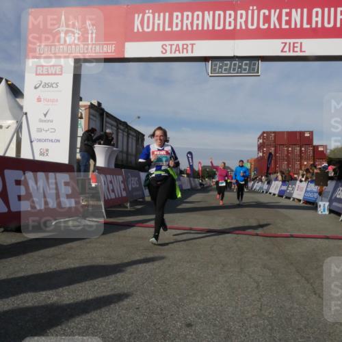 03.10.2025 - Köhlbrandbrückenlauf Matties Gatica Varas http://msf.ph/oto/9169020 03.10.2025 10:20:52 Ziel 1561, 1562, 1618, 1971, 2012, 2023, 2817, 3030, 3636, 3783 meine-sportfotos.de