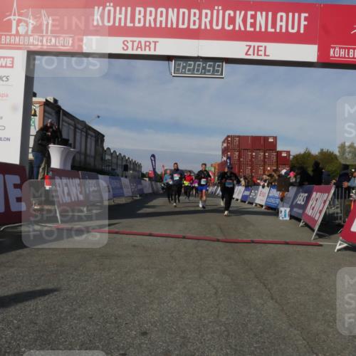 03.10.2025 - Köhlbrandbrückenlauf Matties Gatica Varas http://msf.ph/oto/9169030 03.10.2025 10:20:57 Ziel 1561, 1562, 1618, 1971, 2012, 2033, 2082, 2128, 2142, 2817, 3030, 3617, 3757, 3758 meine-sportfotos.de