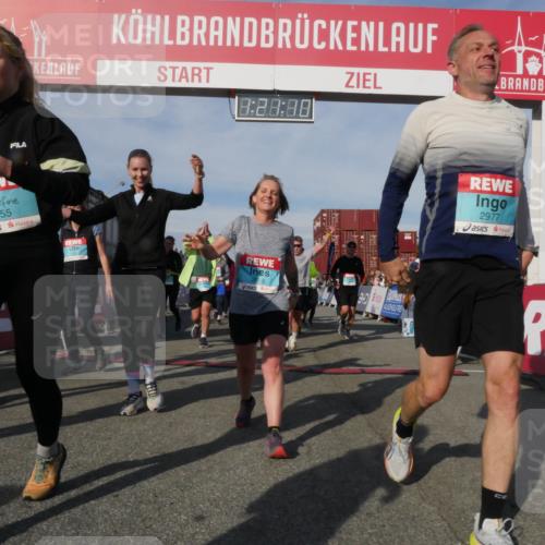 03.10.2025 - Köhlbrandbrückenlauf Matties Gatica Varas http://msf.ph/oto/9169060 03.10.2025 10:21:12 Ziel 1463, 1607, 1609, 1667, 1706, 1846, 1965, 2076, 2200, 2362, 2456, 2720, 2721, 2943, 3306, 3408, 3772 meine-sportfotos.de
