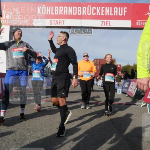 03.10.2025 - Köhlbrandbrückenlauf Matties Gatica Varas http://msf.ph/oto/9169069 03.10.2025 10:21:16 Ziel 1757, 2076, 2119, 2200, 2350, 2369, 2415, 2456, 2897 meine-sportfotos.de