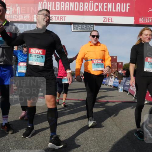 03.10.2025 - Köhlbrandbrückenlauf Matties Gatica Varas http://msf.ph/oto/9169071 03.10.2025 10:21:17 Ziel 1757, 2076, 2119, 2200, 2350, 2369, 2415, 2456, 2897, 3839 meine-sportfotos.de