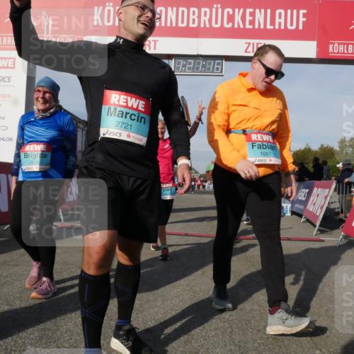 03.10.2025 - Köhlbrandbrückenlauf Matties Gatica Varas http://msf.ph/oto/9169072 03.10.2025 10:21:17 Ziel 1757, 2076, 2119, 2200, 2350, 2369, 2415, 2456, 2897, 3839 meine-sportfotos.de
