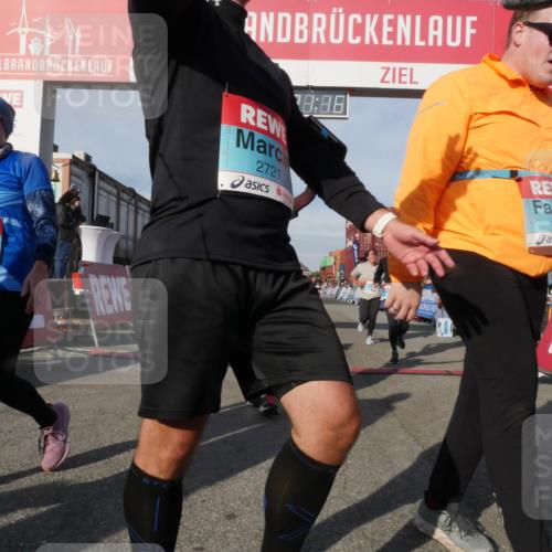 03.10.2025 - Köhlbrandbrückenlauf Matties Gatica Varas http://msf.ph/oto/9169073 03.10.2025 10:21:18 Ziel 1757, 2076, 2119, 2350, 2369, 2415, 2456, 2897, 3839 meine-sportfotos.de