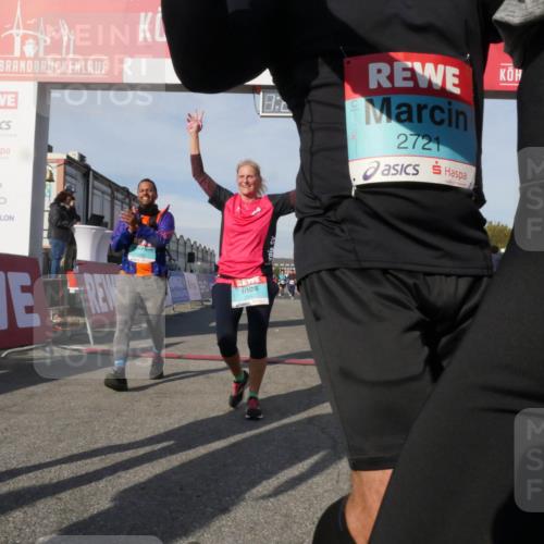 03.10.2025 - Köhlbrandbrückenlauf Matties Gatica Varas http://msf.ph/oto/9169074 03.10.2025 10:21:18 Ziel 1757, 2076, 2119, 2350, 2369, 2415, 2456, 2897, 3839 meine-sportfotos.de