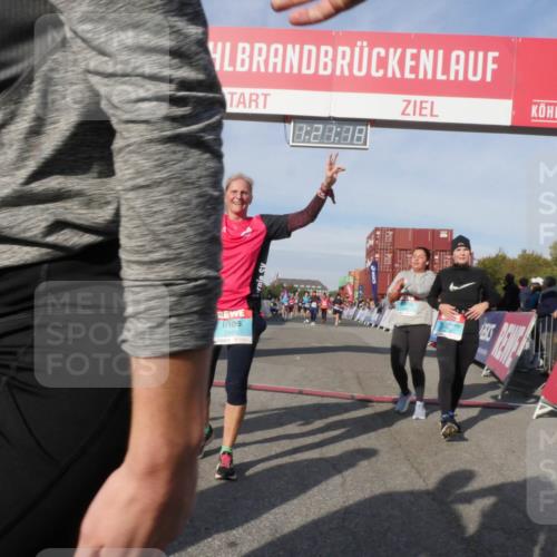 03.10.2025 - Köhlbrandbrückenlauf Matties Gatica Varas http://msf.ph/oto/9169076 03.10.2025 10:21:19 Ziel 1757, 1899, 2119, 2350, 2369, 2415, 2456, 2897, 3839 meine-sportfotos.de