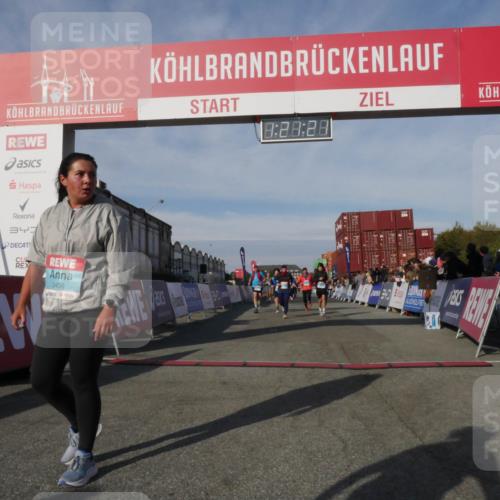 03.10.2025 - Köhlbrandbrückenlauf Matties Gatica Varas http://msf.ph/oto/9169083 03.10.2025 10:21:23 Ziel 1757, 1899, 2068, 2119, 2154, 2350, 2369, 2415, 2897, 3839 meine-sportfotos.de