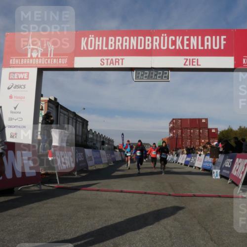 03.10.2025 - Köhlbrandbrückenlauf Matties Gatica Varas http://msf.ph/oto/9169085 03.10.2025 10:21:24 Ziel 1757, 1899, 2068, 2119, 2154, 2350, 2369, 2415, 2897, 3116, 3839 meine-sportfotos.de