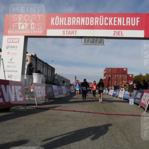 03.10.2025 - Köhlbrandbrückenlauf Matties Gatica Varas http://msf.ph/oto/9169086 03.10.2025 10:21:24 Ziel 1757, 1899, 2068, 2119, 2154, 2350, 2369, 2415, 2897, 3116, 3839 meine-sportfotos.de
