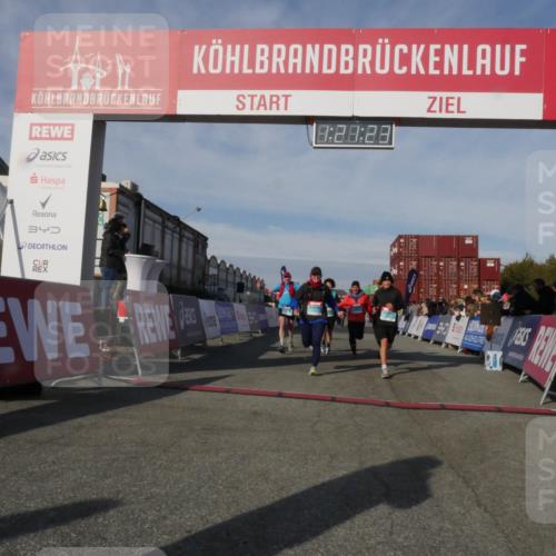 03.10.2025 - Köhlbrandbrückenlauf Matties Gatica Varas http://msf.ph/oto/9169087 03.10.2025 10:21:25 Ziel 1757, 1899, 1992, 2068, 2119, 2154, 2350, 2369, 2415, 2616, 2897, 3116, 3259, 3839 meine-sportfotos.de