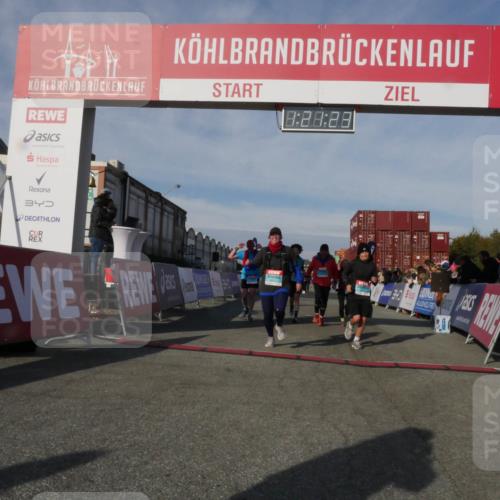 03.10.2025 - Köhlbrandbrückenlauf Matties Gatica Varas http://msf.ph/oto/9169088 03.10.2025 10:21:25 Ziel 1757, 1899, 1992, 2068, 2119, 2154, 2350, 2369, 2415, 2616, 2897, 3116, 3259, 3839 meine-sportfotos.de