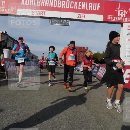 03.10.2025 - Köhlbrandbrückenlauf Matties Gatica Varas http://msf.ph/oto/9169092 03.10.2025 10:21:27 Ziel 1899, 1992, 2068, 2119, 2154, 2369, 2616, 2622, 3116, 3259, 3839 meine-sportfotos.de