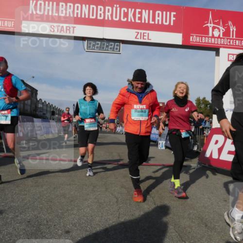 03.10.2025 - Köhlbrandbrückenlauf Matties Gatica Varas http://msf.ph/oto/9169093 03.10.2025 10:21:28 Ziel 1252, 1899, 1992, 2068, 2137, 2154, 2616, 2622, 3116, 3259, 3839 meine-sportfotos.de