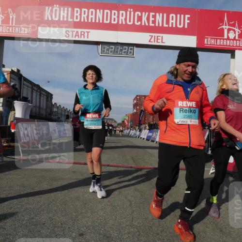 03.10.2025 - Köhlbrandbrückenlauf Matties Gatica Varas http://msf.ph/oto/9169094 03.10.2025 10:21:28 Ziel 1252, 1899, 1992, 2068, 2137, 2154, 2616, 2622, 3116, 3259, 3839 meine-sportfotos.de
