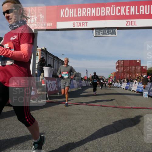 03.10.2025 - Köhlbrandbrückenlauf Matties Gatica Varas http://msf.ph/oto/9169100 03.10.2025 10:21:31 Ziel 1252, 1899, 1992, 2068, 2137, 2154, 2210, 2616, 2622, 3116, 3259 meine-sportfotos.de
