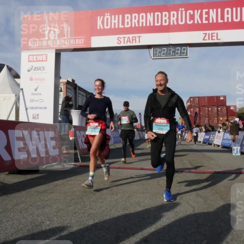 03.10.2025 - Köhlbrandbrückenlauf Matties Gatica Varas http://msf.ph/oto/9169120 03.10.2025 10:21:41 Ziel 1483, 2053, 2143, 2164, 2174, 2210, 2255, 2439, 2524, 3535, 3536, 3537, 3538 meine-sportfotos.de
