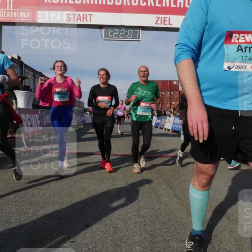 03.10.2025 - Köhlbrandbrückenlauf Matties Gatica Varas http://msf.ph/oto/9169176 03.10.2025 10:22:09 Ziel 1669, 1951, 1977, 2065, 2071, 2114, 2304, 2327, 3114, 3279, 3777 meine-sportfotos.de