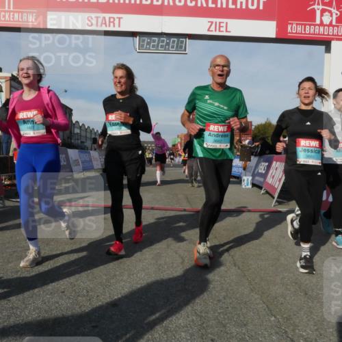 03.10.2025 - Köhlbrandbrückenlauf Matties Gatica Varas http://msf.ph/oto/9169177 03.10.2025 10:22:09 Ziel 1669, 1951, 1977, 2065, 2071, 2114, 2304, 2327, 3114, 3279, 3777 meine-sportfotos.de