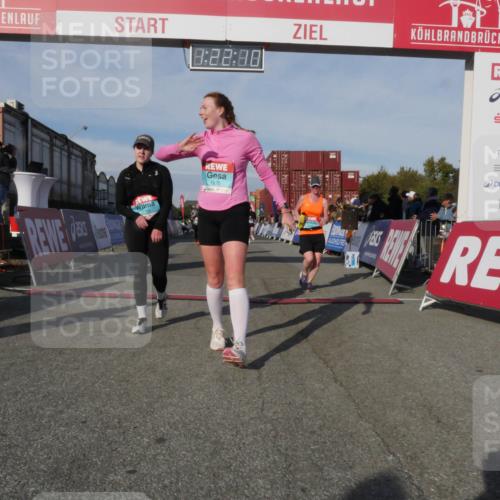 03.10.2025 - Köhlbrandbrückenlauf Matties Gatica Varas http://msf.ph/oto/9169183 03.10.2025 10:22:12 Ziel 1669, 1951, 1984, 2065, 2071, 2304, 3114, 3279, 3509, 3777 meine-sportfotos.de