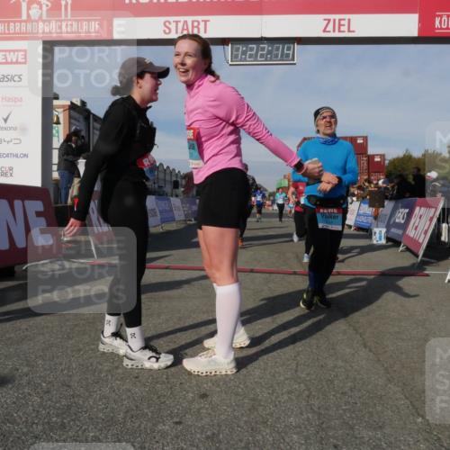 03.10.2025 - Köhlbrandbrückenlauf Matties Gatica Varas http://msf.ph/oto/9169191 03.10.2025 10:22:16 Ziel 1669, 1951, 1984, 2071, 2304, 3279, 3509, 3777 meine-sportfotos.de