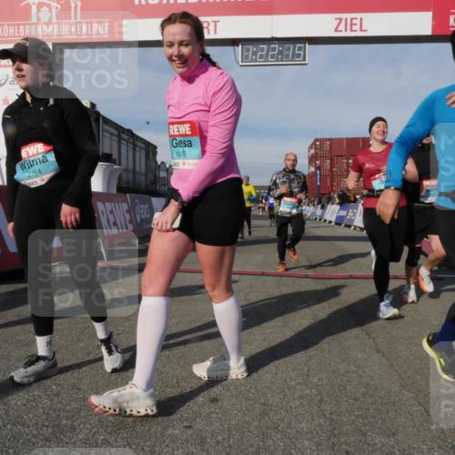 03.10.2025 - Köhlbrandbrückenlauf Matties Gatica Varas http://msf.ph/oto/9169193 03.10.2025 10:22:17 Ziel 1669, 1984, 2304, 3279, 3509, 3777 meine-sportfotos.de