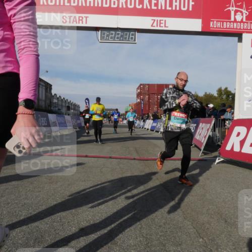 03.10.2025 - Köhlbrandbrückenlauf Matties Gatica Varas http://msf.ph/oto/9169195 03.10.2025 10:22:18 Ziel 1984, 2304, 2313, 2314, 3279, 3509, 3777 meine-sportfotos.de