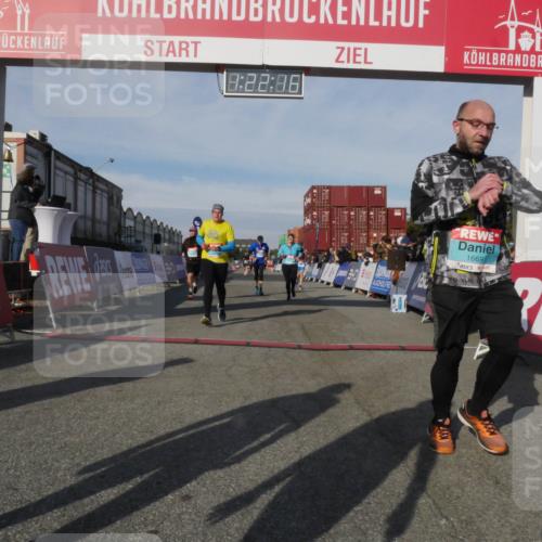 03.10.2025 - Köhlbrandbrückenlauf Matties Gatica Varas http://msf.ph/oto/9169196 03.10.2025 10:22:18 Ziel 1984, 2304, 2313, 2314, 3279, 3509, 3777 meine-sportfotos.de