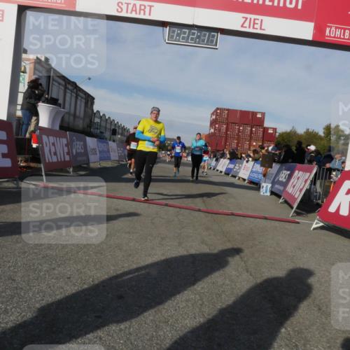 03.10.2025 - Köhlbrandbrückenlauf Matties Gatica Varas http://msf.ph/oto/9169197 03.10.2025 10:22:19 Ziel 1984, 2075, 2304, 2313, 2314, 3279, 3509, 3777 meine-sportfotos.de