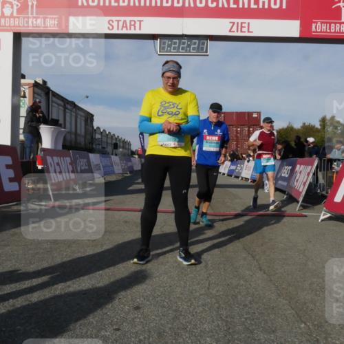 03.10.2025 - Köhlbrandbrückenlauf Matties Gatica Varas http://msf.ph/oto/9169205 03.10.2025 10:22:23 Ziel 1984, 2075, 2313, 2314 meine-sportfotos.de