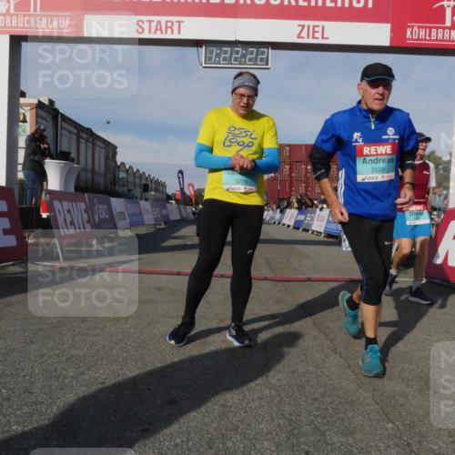 03.10.2025 - Köhlbrandbrückenlauf Matties Gatica Varas http://msf.ph/oto/9169207 03.10.2025 10:22:24 Ziel 2075, 2313, 2314, 3577 meine-sportfotos.de