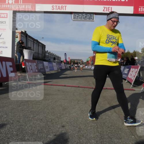 03.10.2025 - Köhlbrandbrückenlauf Matties Gatica Varas http://msf.ph/oto/9169209 03.10.2025 10:22:25 Ziel 2075, 2217, 2218, 2313, 2314, 3577 meine-sportfotos.de