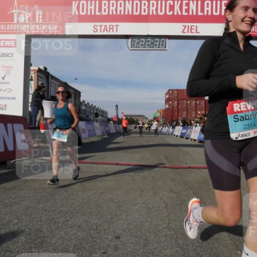 03.10.2025 - Köhlbrandbrückenlauf Matties Gatica Varas http://msf.ph/oto/9169217 03.10.2025 10:22:32 Ziel 2217, 2218, 2296, 3577 meine-sportfotos.de