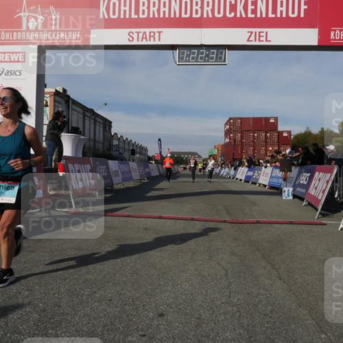 03.10.2025 - Köhlbrandbrückenlauf Matties Gatica Varas http://msf.ph/oto/9169218 03.10.2025 10:22:32 Ziel 2217, 2218, 2296, 3577 meine-sportfotos.de