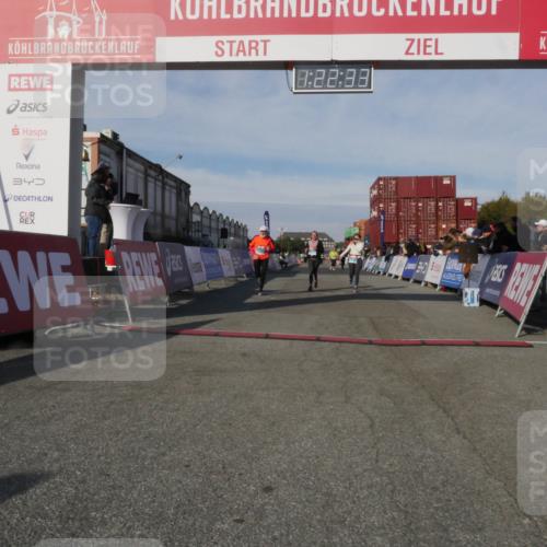 03.10.2025 - Köhlbrandbrückenlauf Matties Gatica Varas http://msf.ph/oto/9169222 03.10.2025 10:22:34 Ziel 2213, 2217, 2218, 2296, 3577 meine-sportfotos.de