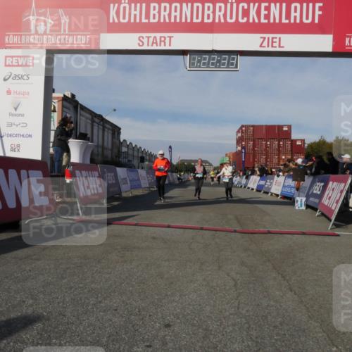 03.10.2025 - Köhlbrandbrückenlauf Matties Gatica Varas http://msf.ph/oto/9169223 03.10.2025 10:22:35 Ziel 2213, 2217, 2218, 2296, 2300, 3577 meine-sportfotos.de