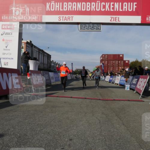 03.10.2025 - Köhlbrandbrückenlauf Matties Gatica Varas http://msf.ph/oto/9169225 03.10.2025 10:22:36 Ziel 2049, 2213, 2217, 2218, 2296, 2300, 3577 meine-sportfotos.de